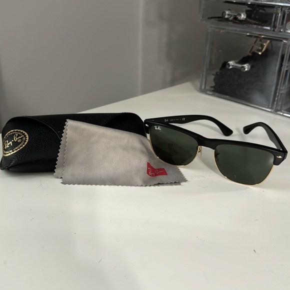 Ray Ban Clubmaster Classic Sunglasses - Picture 3 of 3